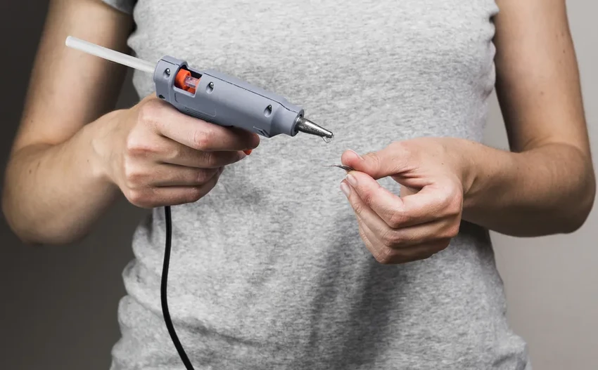 Не только поделки: 10 неочевидных способов использовать клеевой пистолет