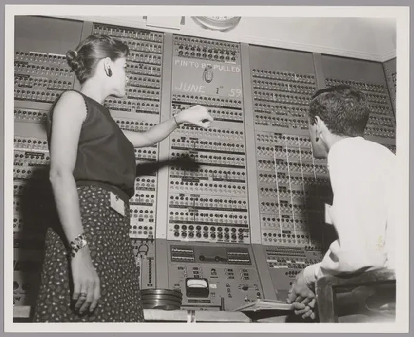 Как программисты искали ошибки в коде до появления отладчиков