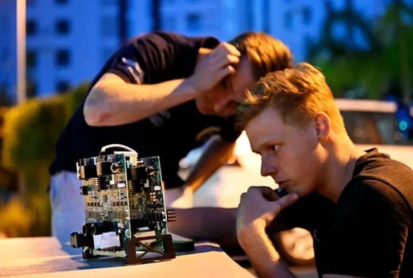 Студенческий внедорожник на солнечных батареях проехал 1000 км по Сахаре