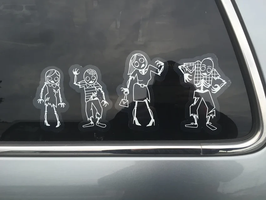 Как снять старую наклейку с автомобиля и не оставить следов клея