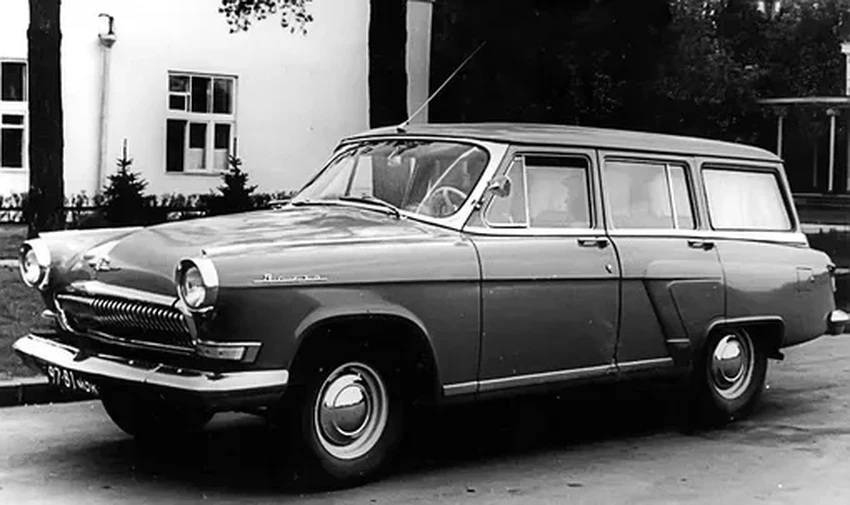 Первый советский семиместный кроссовер: узнаете эту легендарную модель?