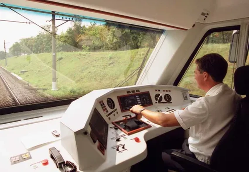 Что и как едят машинисты поездов во время долгого рейса