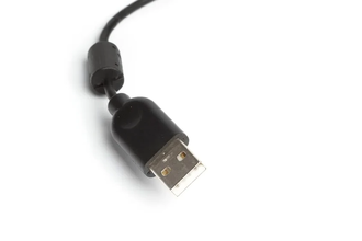 Зачем на кабелях черные цилиндры: как ферритовые фильтры защищают сигнал