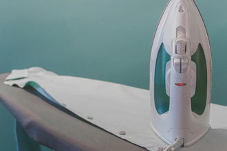 Как идеально погладить рубашку за 5 минут: секреты безупречного вида