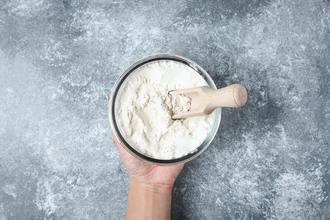 Не только для готовки: 6 бытовых лайфхаков с кукурузным крахмалом для дома