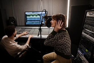 Почему в советском кино Старыгина, Варлей и Жигунова озвучивали другие актёры