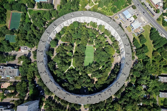 Дома-бублики в Москве: как выглядит жизнь внутри советских колец