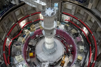 Крупнейший термоядерный реактор готов. Почему его запуск откладывают на 15 лет?