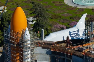 Endeavour в музее: как подняли шаттл и о чём напомнил наш «Буран»