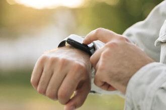 Рейтинг лучших умных часов 2025 года: сравниваем модели для спорта и здоровья