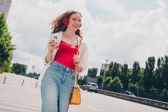 5 лучших наушников с ANC: рейтинг 2025 года для музыки и работы