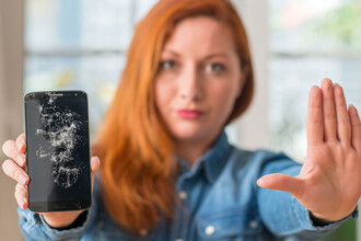 Защитное стекло или плёнка для экрана: что лучше выбрать для смартфона