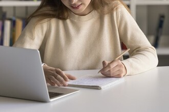 Топ ноутбуков для учёбы: лучшие бюджетные модели для школьников и студентов