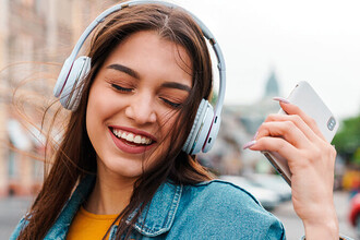 Подключение Bluetooth-наушников к телефону: простая инструкция для Android и iOS