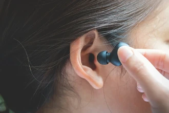 Лучшие беспроводные наушники 2025: ТОП-10 моделей для музыки и звонков