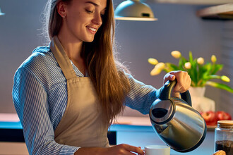 Как выбрать электрочайник: подробный гид по материалам и функциям