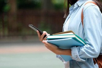 Как выбрать первый смартфон и другие полезные гаджеты ребёнку к учебному году