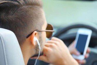 Выбор аксессуаров для автомобиля: зарядные устройства и держатели для гаджетов