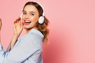 Рейтинг беспроводных наушников: 8 лучших моделей от бюджетных до премиум