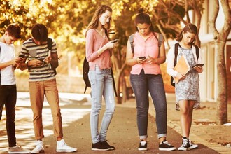 Соберите ребёнка в школу: гаджеты для учёбы со скидкой до 50%