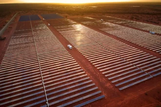 Солнечные фермы нового поколения: энергия для полей и домов для пчел