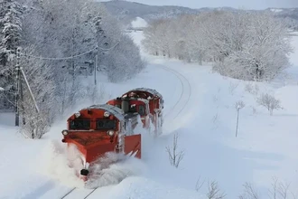 Как чистят железные дороги от снега: 6 типов спецтехники от клина до турбины
