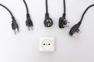 Почему мир не договорился об одной розетке: история разъединения