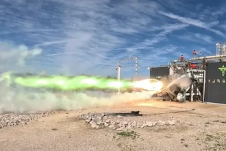 Почему новый американский ракетный двигатель горит зелёным пламенем?