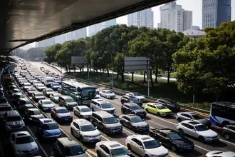 «Разрушители пробок» в Китае: как спасают из дорожного ада