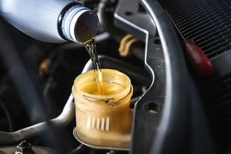 Смешивание тормозных жидкостей: что будет с системой и можно ли это делать