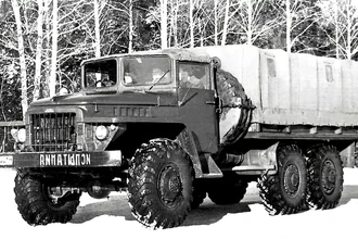 Какое прозвище дали в армии грузовику «Урал-375»? Подсказка — в его кабине