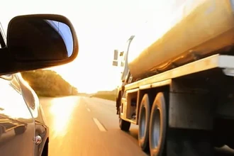 Слепые зоны фуры: где вы невидимы для водителя грузовика на трассе