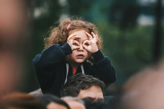 Солнце против близорукости: 15-минутная прогулка для детского зрения