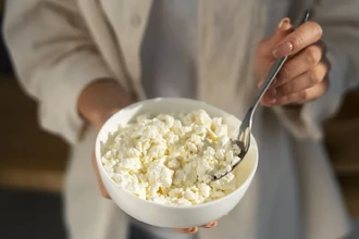 ТворОг или твОрог: как правильно ставить ударение в спорном слове