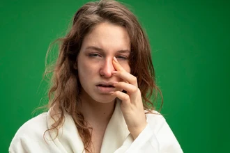 Почему женщины точнее распознают болезнь по лицу: объяснение учёных