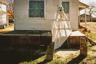 Почему одиночество порождает ночные кошмары и тревожные сны