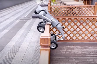 Гибридный робот Unitree Go2-W: колёса для скорости и ноги для бездорожья