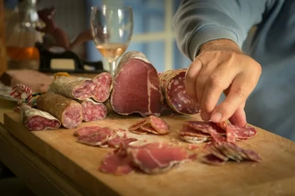 Связь колбасы и деменции: как обработанное мясо влияет на риск для мозга