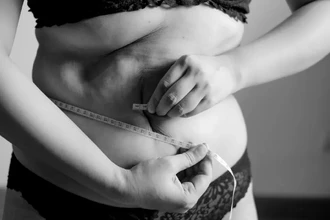 Жир на животе и руках: новый фактор риска развития деменции по мнению ученых