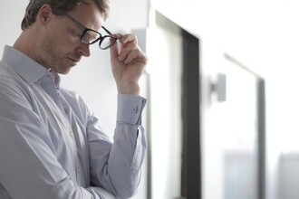 Научный взгляд: почему стресс меняет наше желание помогать другим