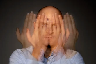 Загадка апатии при шизофрении: как серотонин лишает мотивации и радости