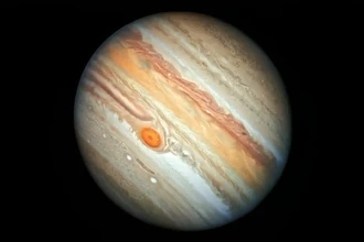 Почему угасает величайший шторм Юпитера: секрет Большого Красного Пятна
