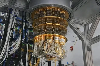 Как искусственный интеллект учится исправлять ошибки квантовых компьютеров