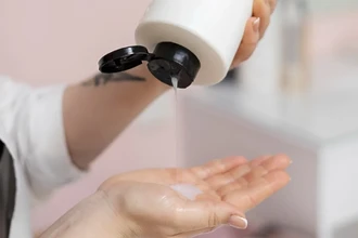 Необычные лайфхаки: 8 способов использовать шампунь не для волос