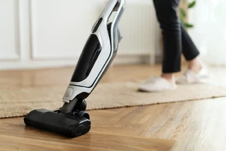 Вертикальный пылесос: как выбрать модель с моющим режимом и подсветкой