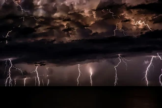 Почему гремит гром? Простое объяснение природы звука во время грозы