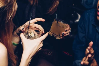 Коктейли с энергетиком и алкоголем: как они влияют на память и мозг в долгосрочной перспективе