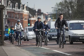 Как велосипедисту выйти из 5 частых и опасных дорожных ситуаций