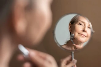 Учёные нашли молекулу против старения: сможет ли она повернуть время вспять?