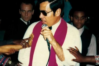 Трагедия в Джонстауне: как лидер секты привёл 900 человек к массовому самоубийству